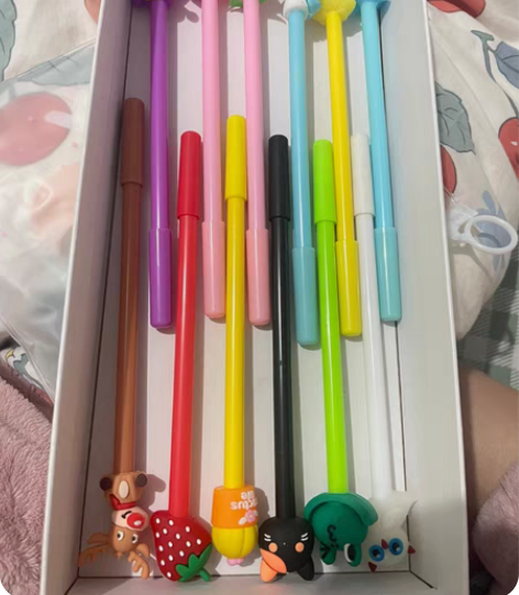 卡通中性笔12支12元，送如图笔芯，就一份...