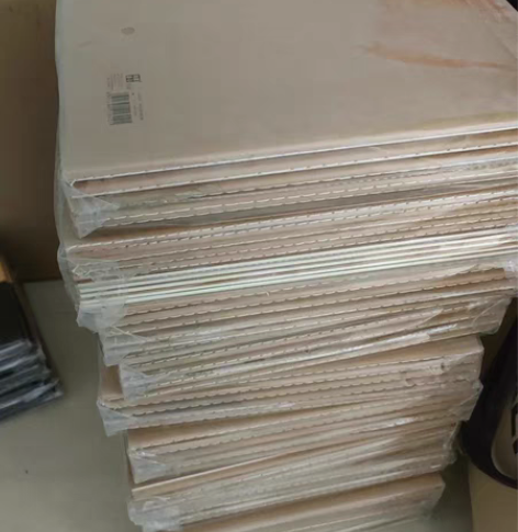 出售全新16开牛皮车线白纸，总计5包50本...