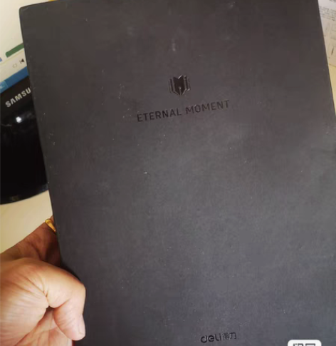 全新得力品牌笔记本礼盒装,皮面带原装得力签...