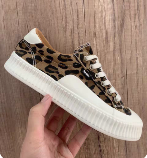 包邮热风女士帆布鞋，38码，全新正品，没有...