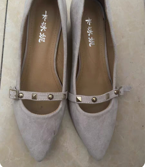 包邮低帮单鞋 ，粗跟 ，只穿过一次，几乎全...