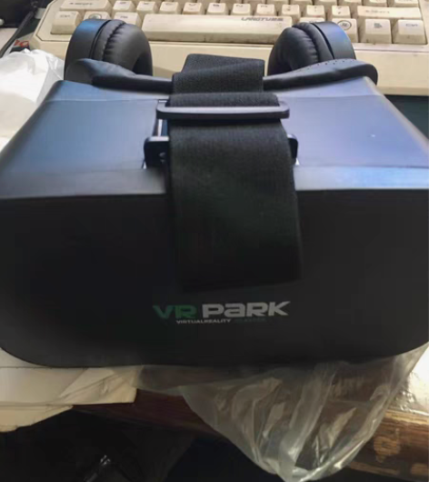包邮vR眼镜带耳机，音质很好，几乎全新，挺...