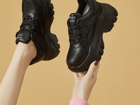 转卖达芙妮黑色老爹鞋女款小个子2023新款...