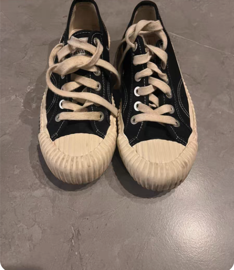 蓝色帆布鞋 39码 感兴趣的话点“我想要”...