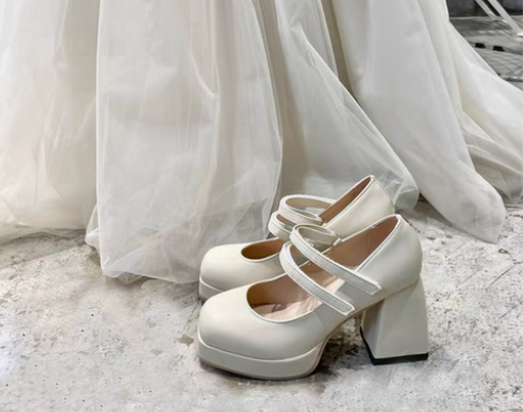 转卖婚纱神器婚鞋新娘鞋10cm法式松糕底小...