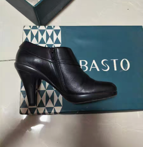 百思图春秋羊皮女皮鞋，22码就是34的，但...