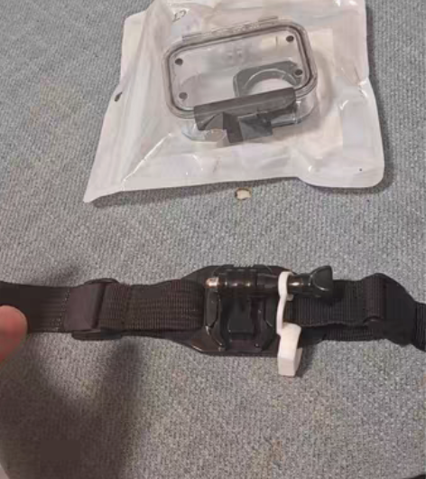 米家小相机4K。另有相机防水壳，头盔相机绑...