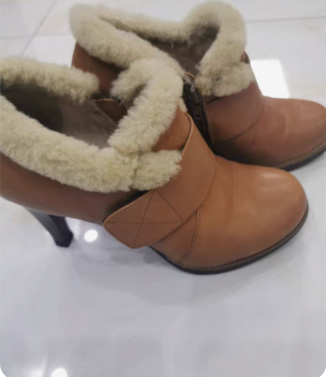 包邮伊伴高跟女鞋 尺码38码，专柜购买，卡...