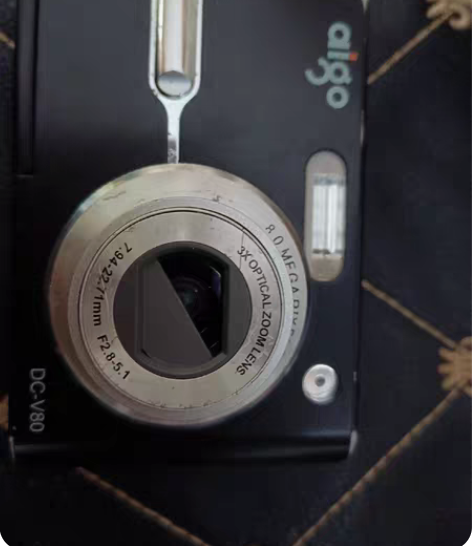 爱国者ccd有电池两对 sd内存卡外观是好...