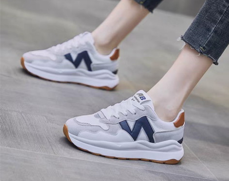 转卖34码，有点小内增高3厘米，因怀孕闲置...