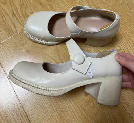 转卖怪蜀黍家~粗跟米白色玛丽珍鞋单鞋女复古...