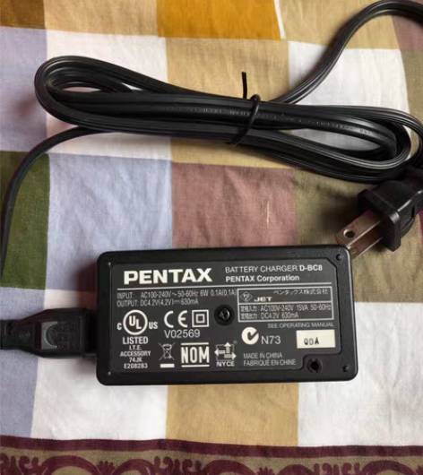 宾得原装充电器D-BC8，9成新一只。快递...