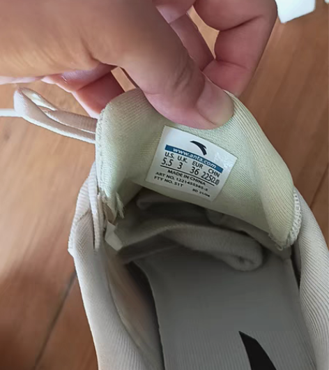 安踏乳胶跑鞋，36码，实体店299购入，穿...