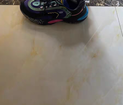 李宁休闲鞋v8，脚感非常好，鞋底磨损小，上...