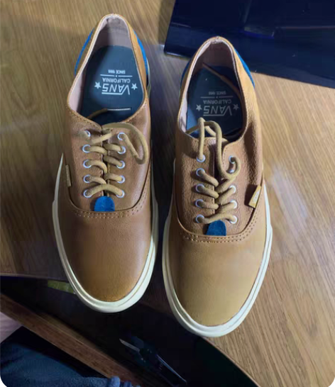 VANS 牛皮革材质，41码全新。专柜出样...
