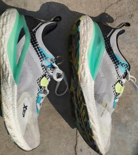 特步动力巢，家里鞋有点多，闲置出售 感兴趣...