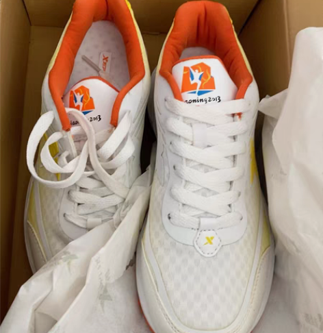 特步运动鞋，39码，全新 感兴趣的话点“我...