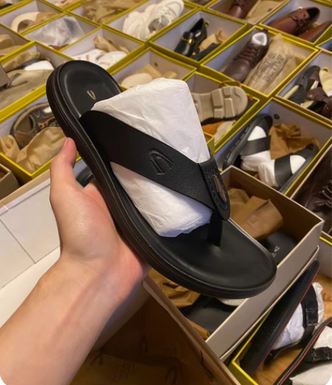 50元一双，头层牛皮。尺码41 标准皮鞋码...