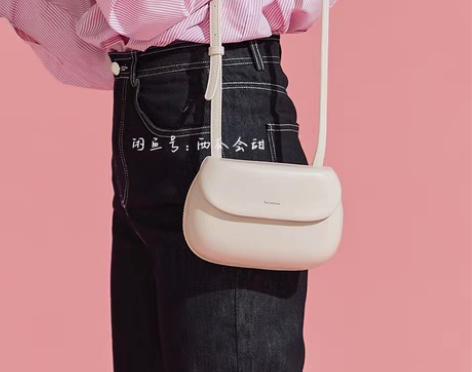 包邮不莱玫 蛋壳包【限时福利】 原价239...