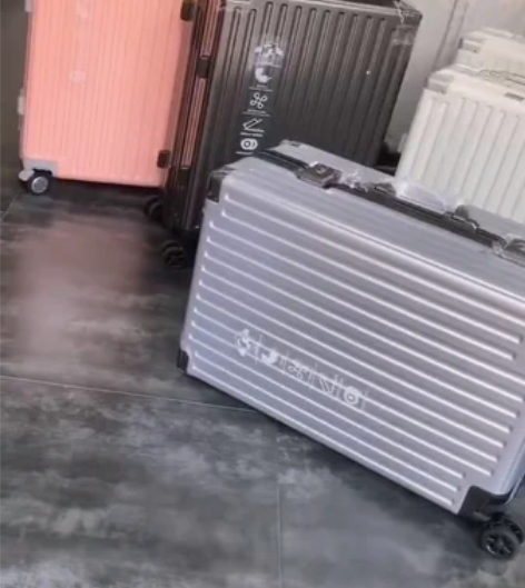 骏仕品牌拉杆箱经典异形框款式，二十多年实体...