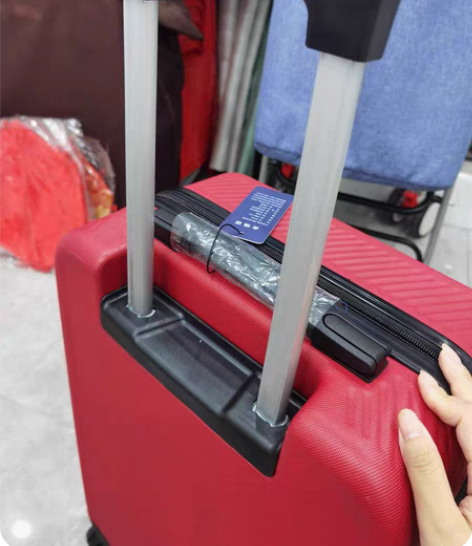 包邮24寸红色行李箱,99新,结婚的时候用...