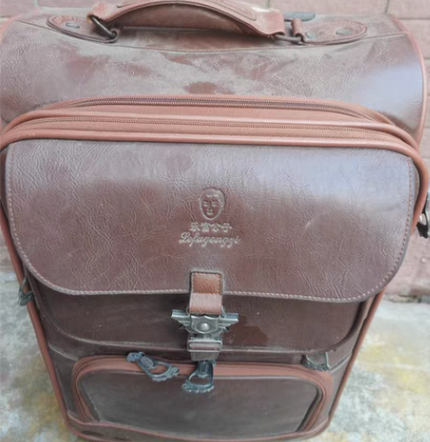 老皮箱子，牛皮杠杠滴，收藏装书画，古玩很好...