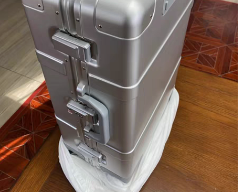 包邮全新90分金属旅行箱 行李箱拉杆箱 密...