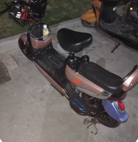 八九成新电动车，电瓶续航还有三十多公里，有...