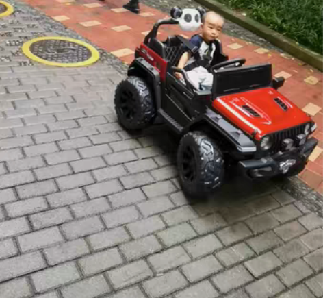转卖超大双座儿童电动车四轮男宝宝遥控女小孩...