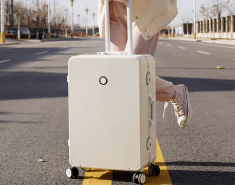 转卖高颜值女行李箱大容量2022年新款24...