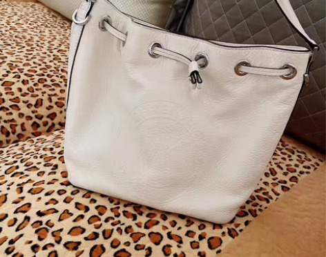 包包，9.5新 感兴趣的话点“我想要”和我...