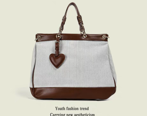 转卖优尚女包2022春夏新品爱心牛仔帆布棋...