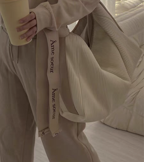 转卖全新女小众设计creamcouch蛋糕...