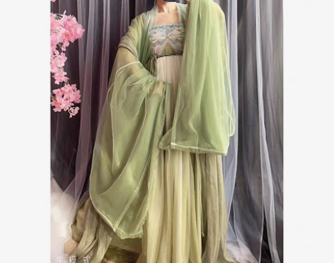 包邮玉术绿色L 穿一，无吊牌包装九成新L几...