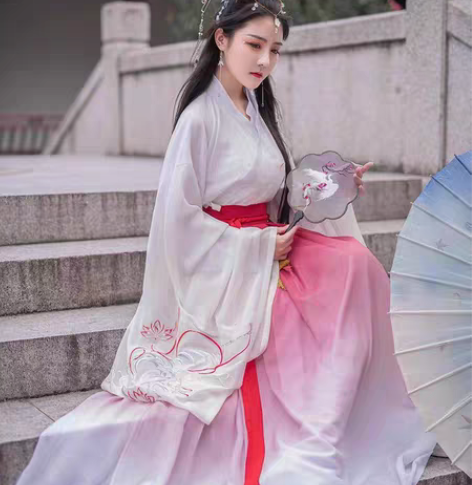 如梦霓裳家寅虎红白色 没有官配大袖衫自己配...