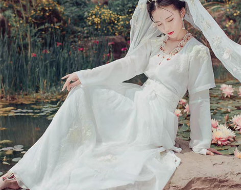 转卖都城南庄汉服原创绣花已绝版三件套，白色...