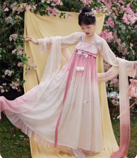 ［收］七月夕汉服襦裙糖果兔兔s码的上衣内搭...