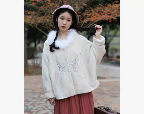 转卖七与珍珠北极星绒毛边繁花刺绣宽松斗篷 ...