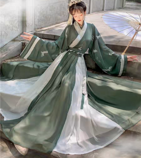 【出】汉服全新吊牌未摘 感兴趣的话点“我想...