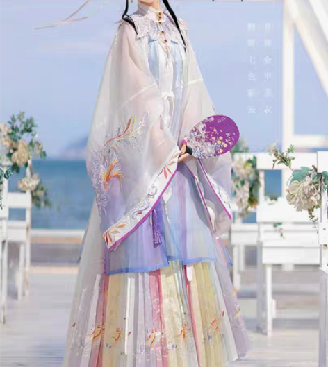 转卖劲合【月光宝盒】明制汉服 几乎全新,仅...