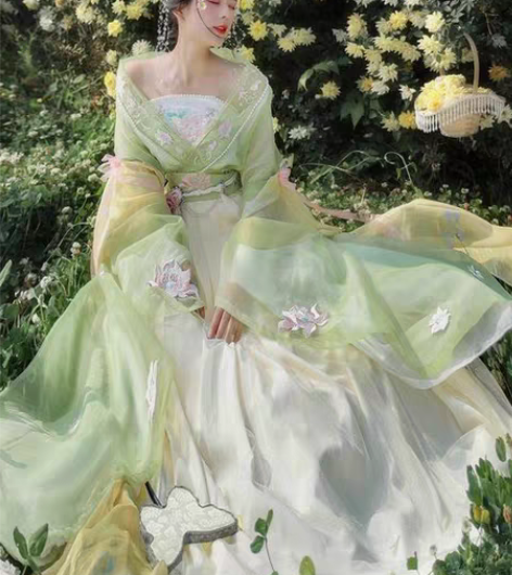 包邮新品试穿过，吊牌还在 感兴趣的话点“我...