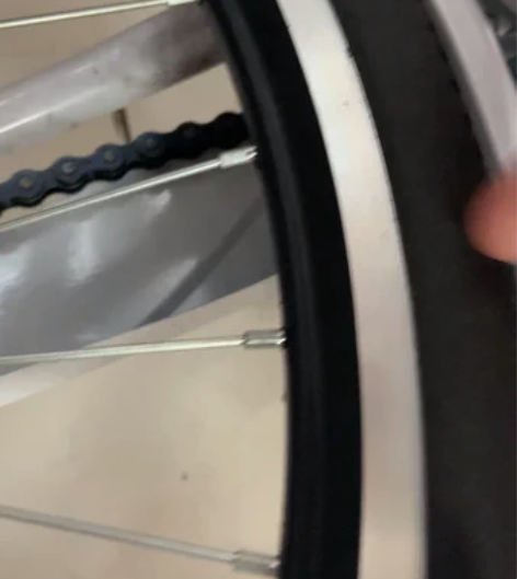 转卖余姚陆埠自提,26寸自行车,24寸实芯...