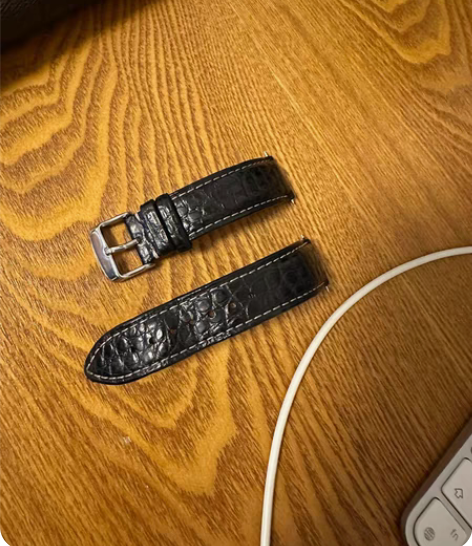 浪琴拆下纯鳄鱼皮表带 感兴趣的话点“我想要...