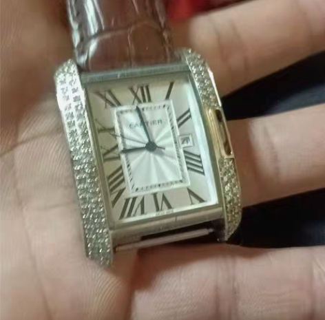 卡地亚石英表镶钻 感兴趣的话点“我想要”和...