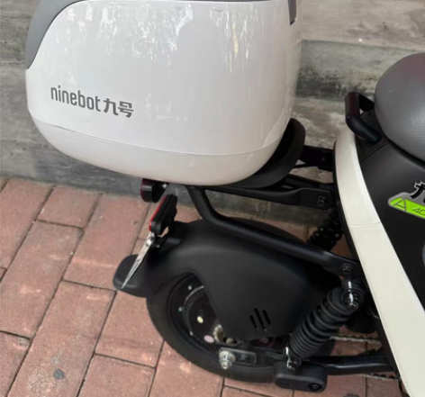 九号尾箱  之前200多买的装a40上面的...