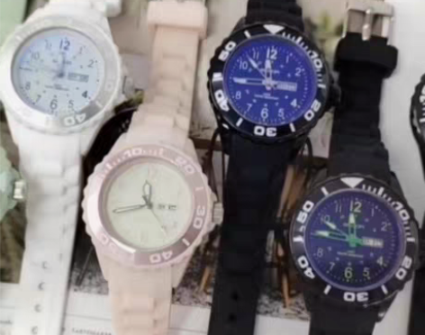 包邮三达新款男女中学生石英表炫酷防水时尚个...