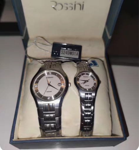 罗西尼情侣对表 买了很多年了，没换过电池，...