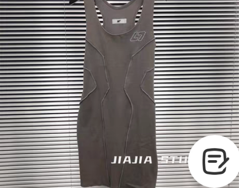 转卖现货发！77胸前刺绣碳灰色运动网球修身...