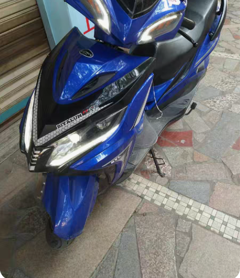 比亚仑摩托车，开了差不多一年，有手机充电插...