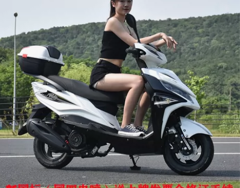 转卖全新国四宇雨钻125cc燃油摩托车电喷...